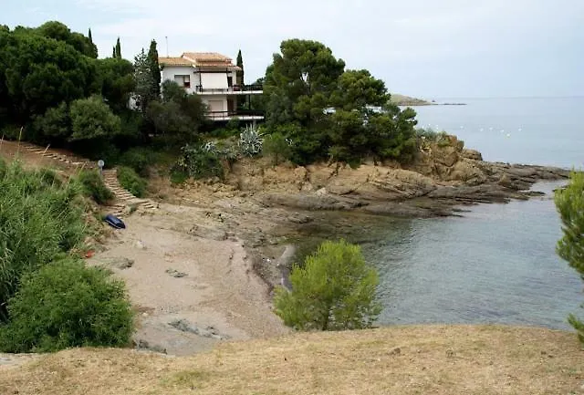 Nice Apartment In Llanca Center Spain