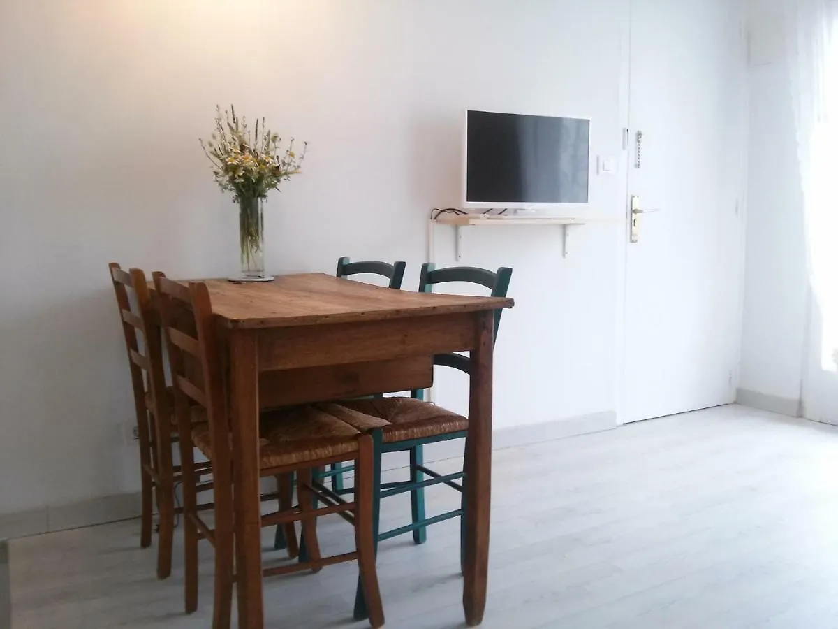Nice Apartment In Llanca Center